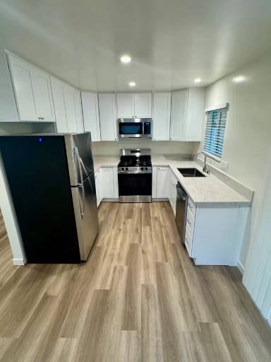 Main picture of 601 Grand Ave