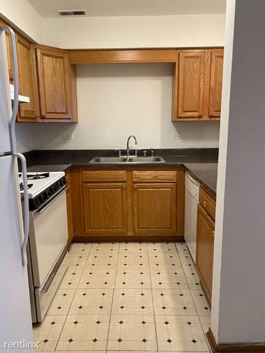 Main picture of 1455 W Fullerton Ave