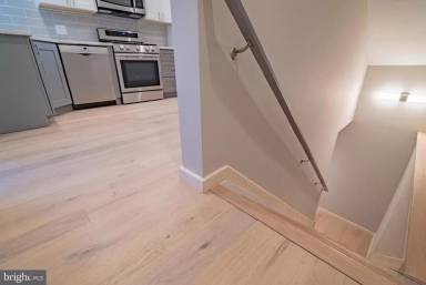 Main picture of 2110 W Master St