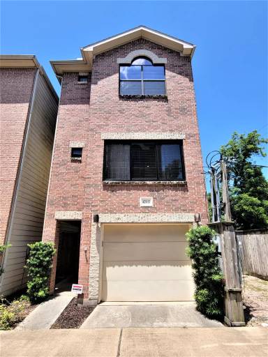 Main picture of 429 W 26th St