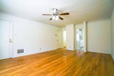 Main picture of 8561 Holloway Dr