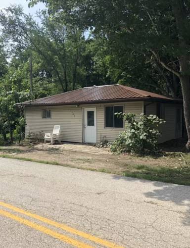 Main picture of 3303 N Russell Rd