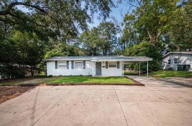 Main picture of 1606 Airport Dr