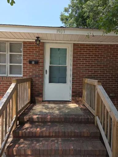 Main picture of 1907 Rose St