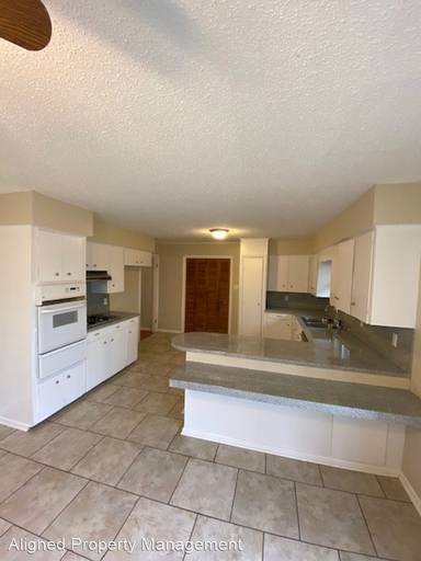 Main picture of 1 Oriole Cir