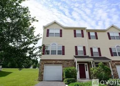 Main picture of 455 Madison Dr