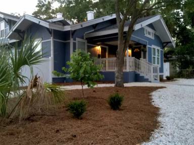 Main picture of 713 N Newport Ave