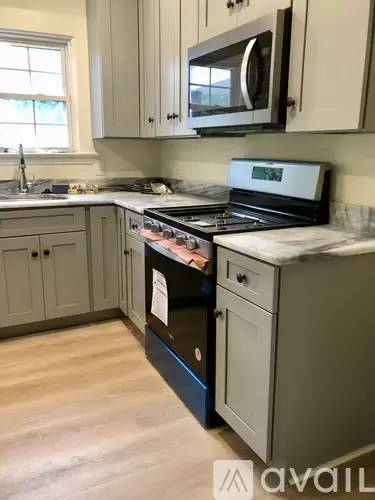 Main picture of 2411 Woodmere Dr
