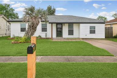 Main picture of 12 Camellia Ln