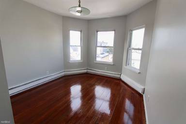 Main picture of 643 Beach St