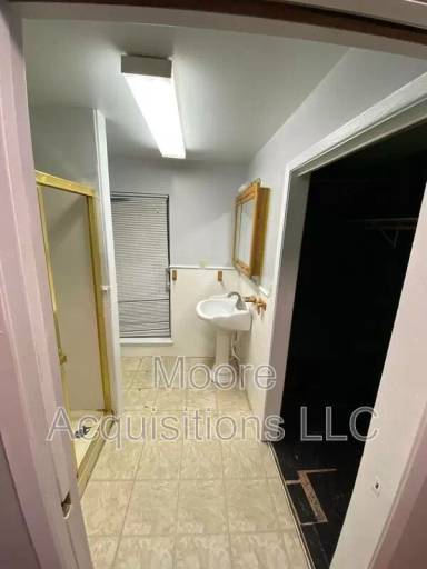 Main picture of 810 W Day St