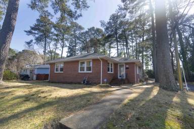 Main picture of 161 Blades St