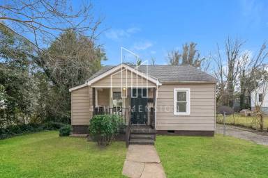 Main picture of 2010 Temple St