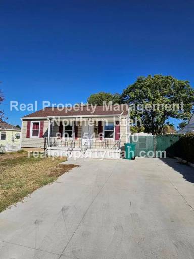 Main picture of 203 S Lakeview Dr