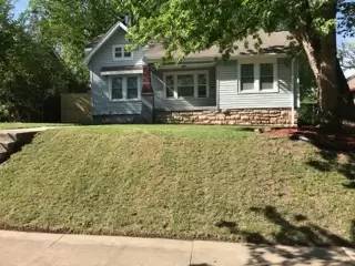 Main picture of 2500 E 69th St
