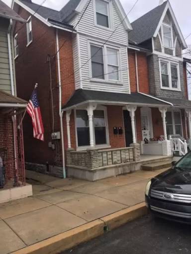 Main picture of 104 S 6th St