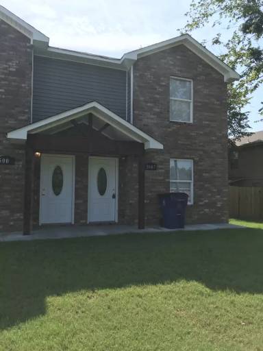 Main picture of 2000 Savannah St