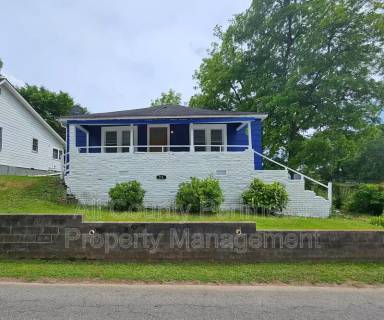 Main picture of 216 E Martin Luther King Jr Dr