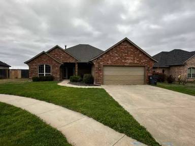 Main picture of 405 SW 84th St