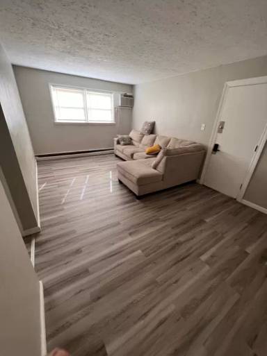 Main picture of 1216 Center Ave