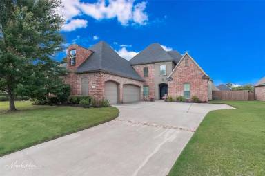 Main picture of 867 Chartres Dr