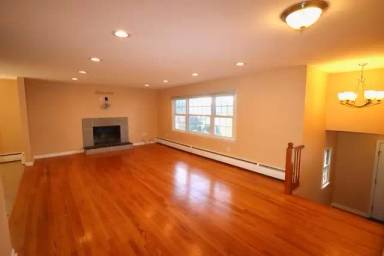 Main picture of 420 S Main St