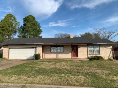 Main picture of 410 W Hillcrest St