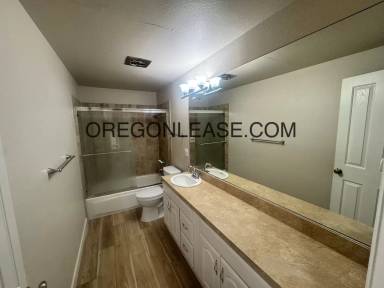 Main picture of 415 E 40th Ave
