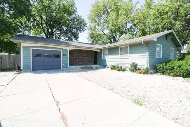 Main picture of 2323 Claflin Rd