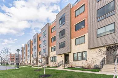 Main picture of 1012 Lakeview Ct