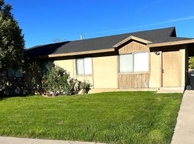 Main picture of 370 N Wood Cir