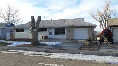 Main picture of 3140 E 8th St