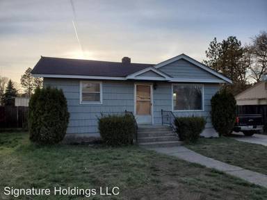 Main picture of 6207 N Maple St
