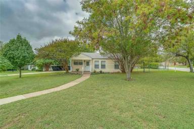 Main picture of 7400 Llano Ave