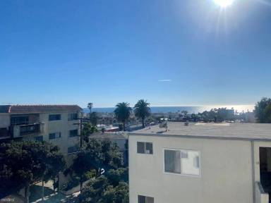 Main picture of 323 Marine St