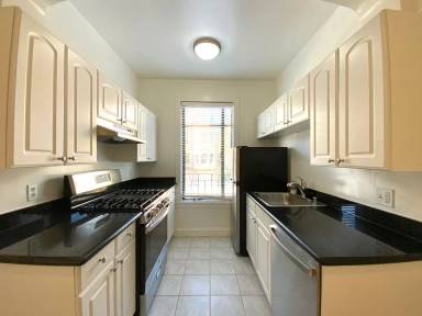 Main picture of 3210 GOUGH Apartments