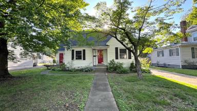Main picture of 555 S Ruston Ave