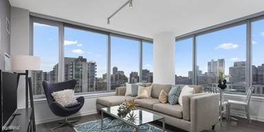Main picture of 113 W Division St
