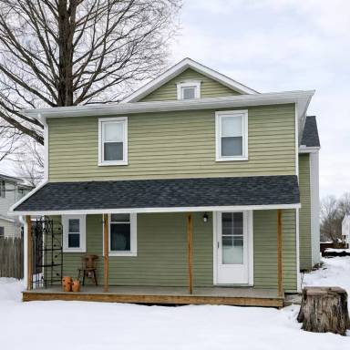 Main picture of 704 W Main St