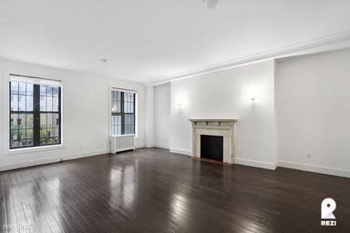 Main picture of 15 W 55th St