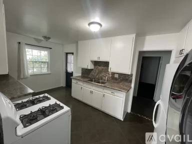 Main picture of 68 Oak St