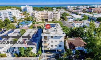 Main picture of 7925 Carlyle Ave