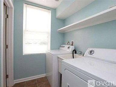 Main picture of 120 W Wildey St