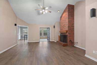 Main picture of 2306 Raintree Path