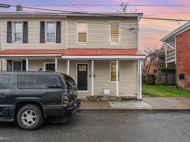 Main picture of 606 North St