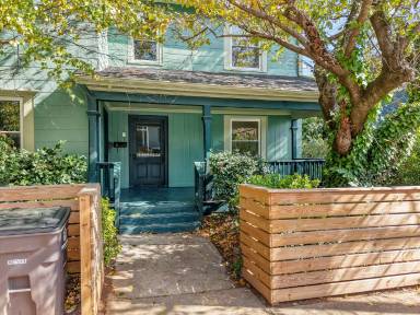 Main picture of 209 N Spring St