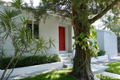 Main picture of 754 NE 80th St