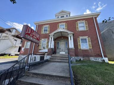 Main picture of 1010 N Duke St