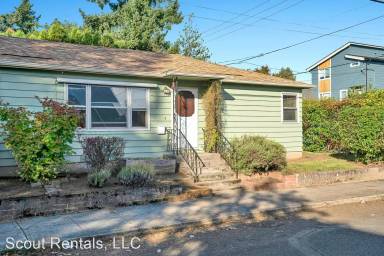 Main picture of 6633 SE Rhone St