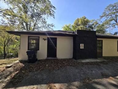 Main picture of 10 Fountain Cir
